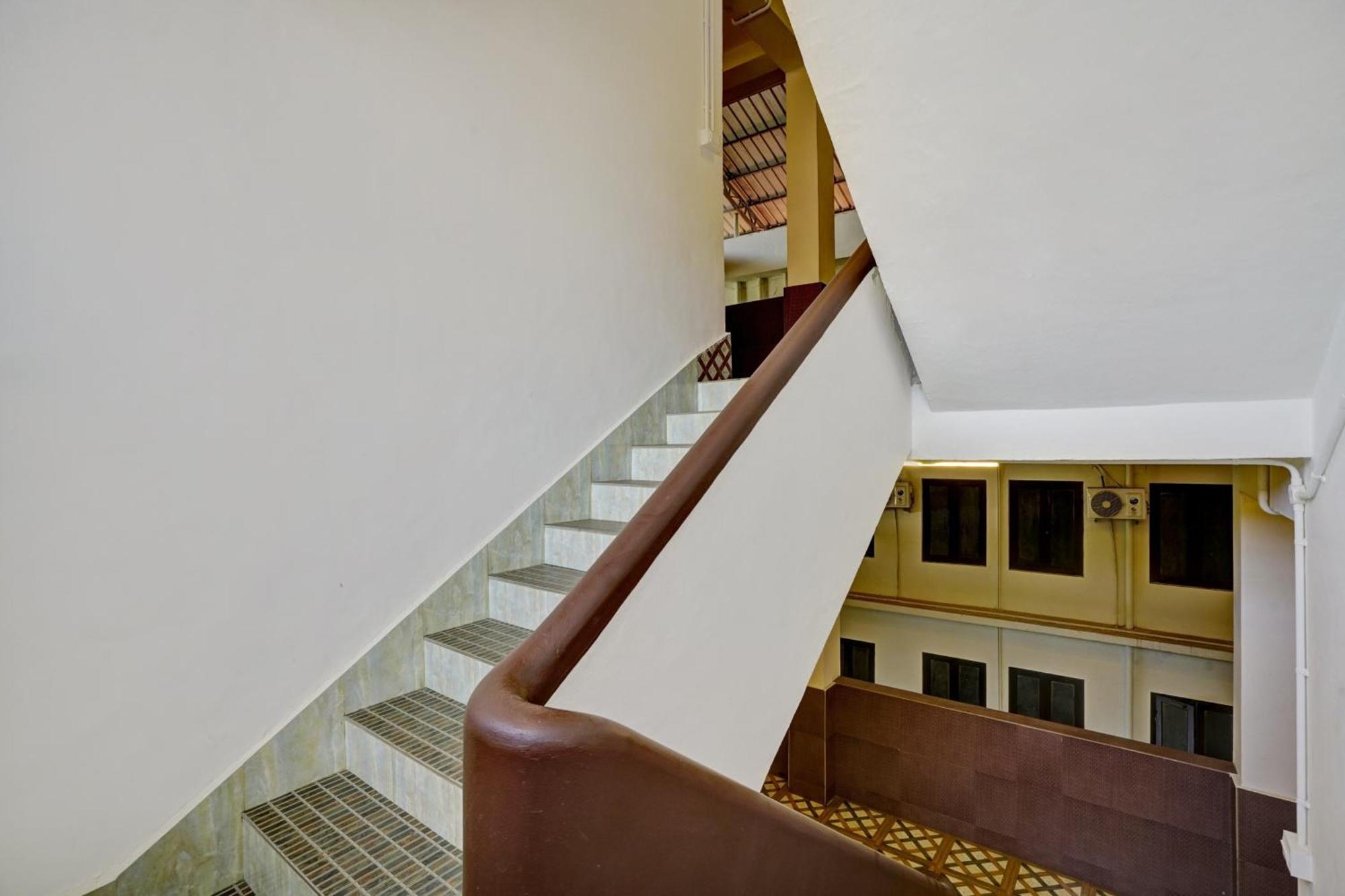 Super Hotel O Ceasar Palace Annex Thodupuzha Exterior photo